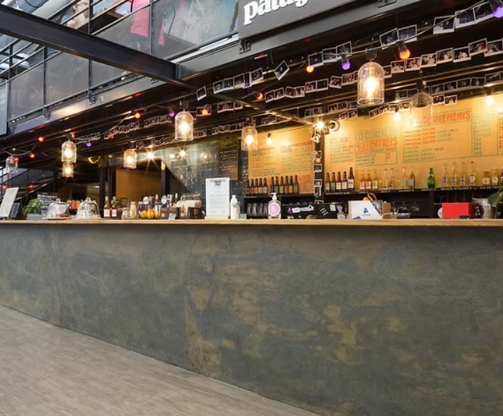 kamienna-okladzina-lada-bar-recepcja-california-gold