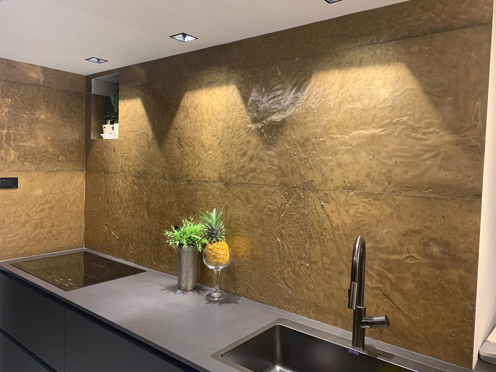 metalic-golden-zloto-okladzina-kamienna